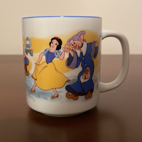 Vintage Made in Japan Disneyland / Walt Disney World Snow White & 7 Dwarves Mug - Picture 9 of 12